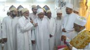 Shahrullaah 1439: 45th Saalgirah of Mukaasir Maulaa and the members of Dars e Lisaan e Da'wat doing Istiqbaal in Nooraani Masjid during Maghrib Namaaz